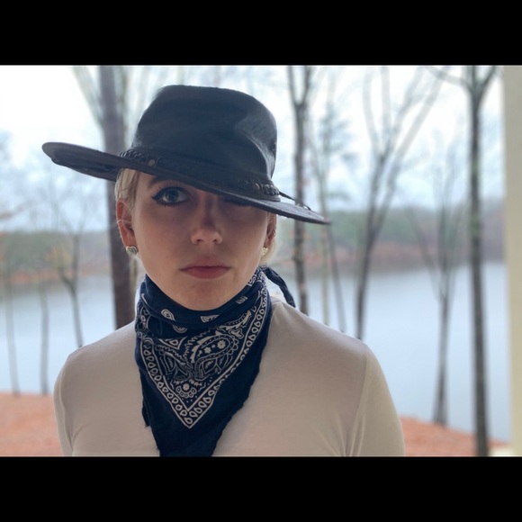 Meet your Posher, Chelsea - Picture 2 of 6